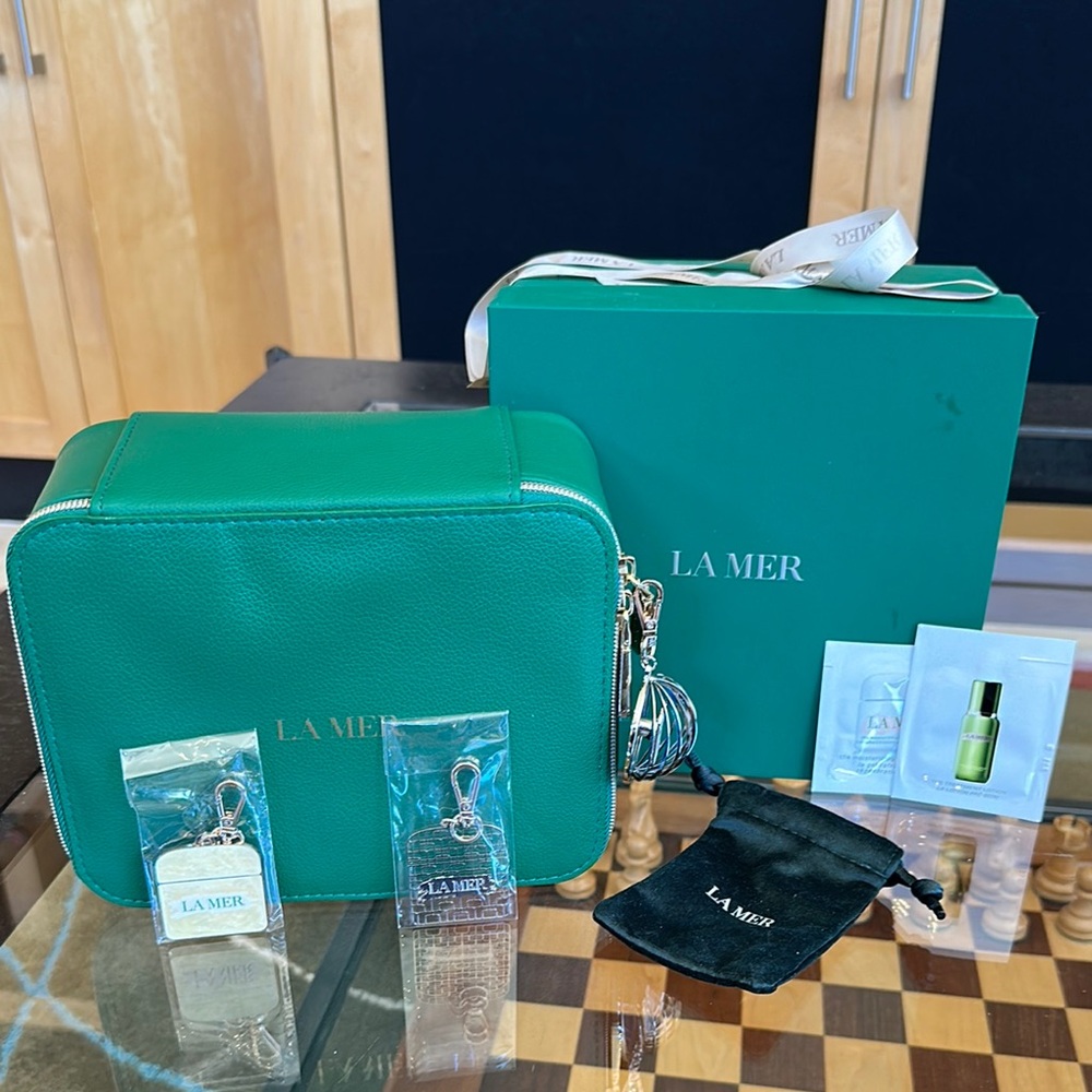 La Mer Green Cosmetic Bag Set